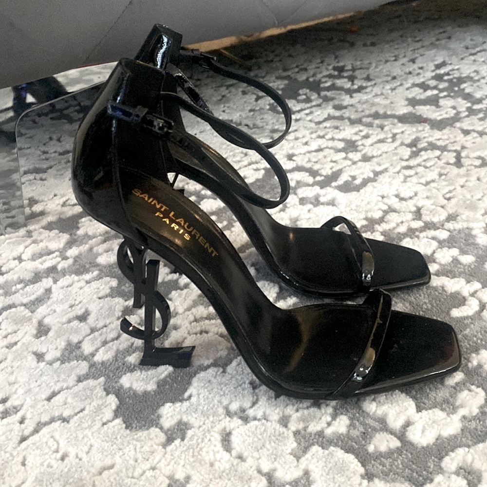 ❌❌SOLD ❌❌Preowned Authentic YSL OPYUM 110MM Patent Leather Heels